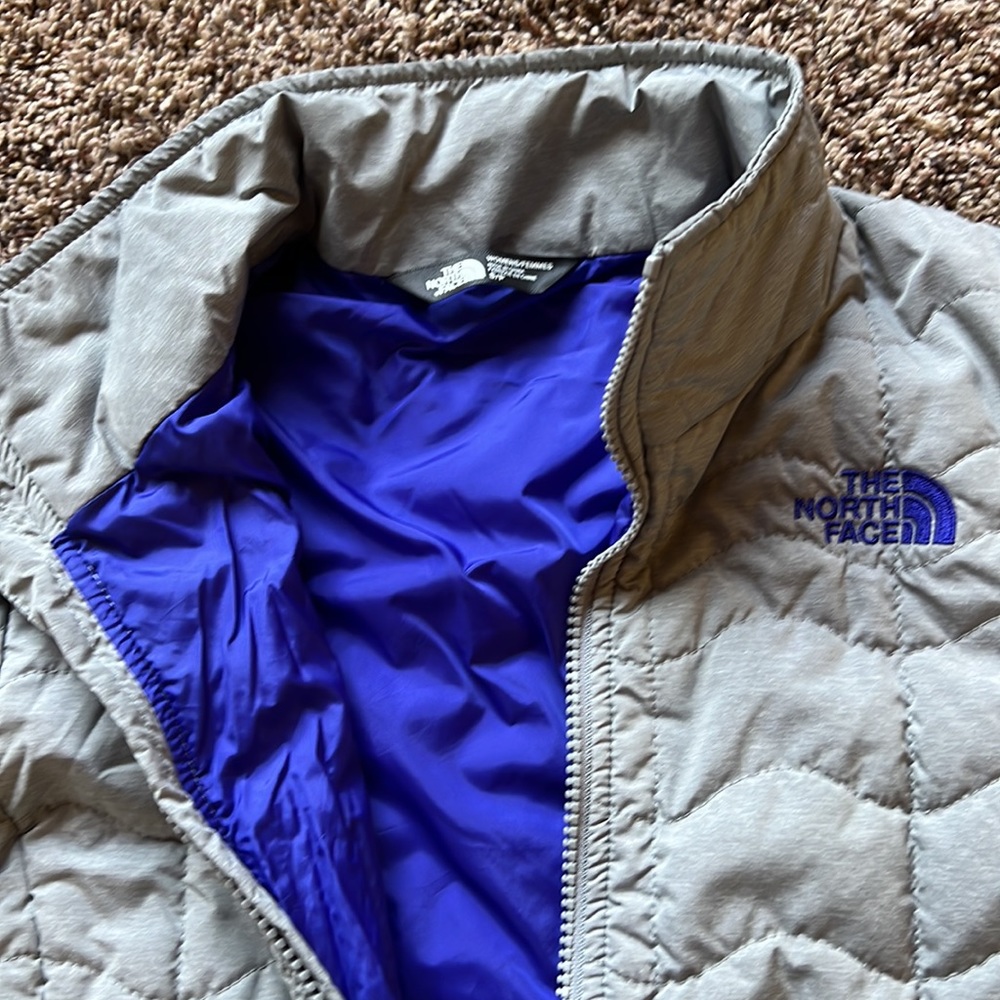 North Face Jacket Size Small Gray Euc - image 3
